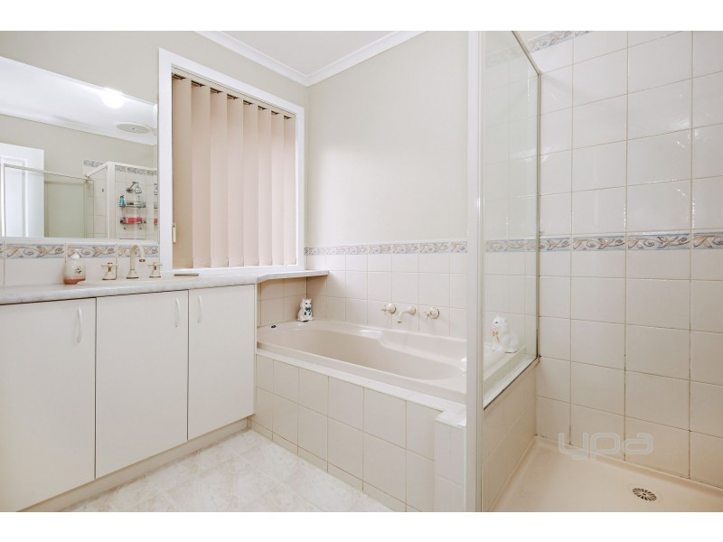 74 Brindalee Way, Hillside VIC 3037