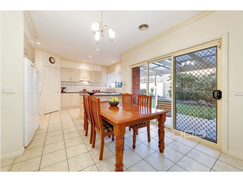 15 Park Lane, Taylors Hill VIC 3037