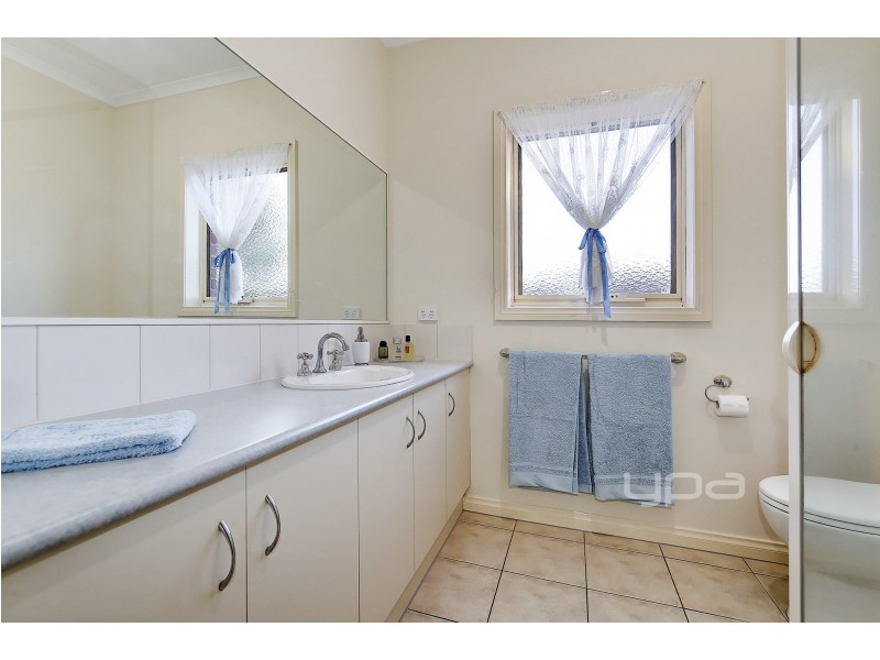 15 Park Lane, Taylors Hill VIC 3037