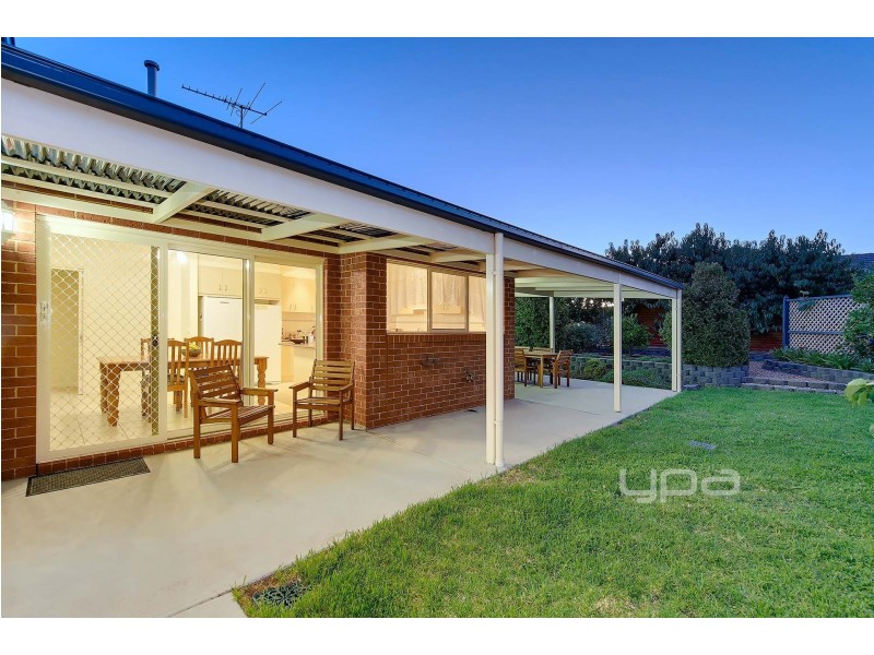 15 Park Lane, Taylors Hill VIC 3037