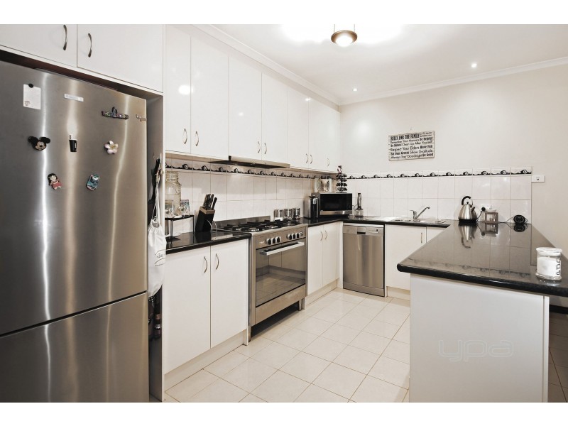 2 Reedy Walk, Taylors Hill VIC 3037