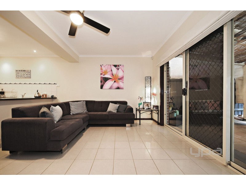 2 Reedy Walk, Taylors Hill VIC 3037