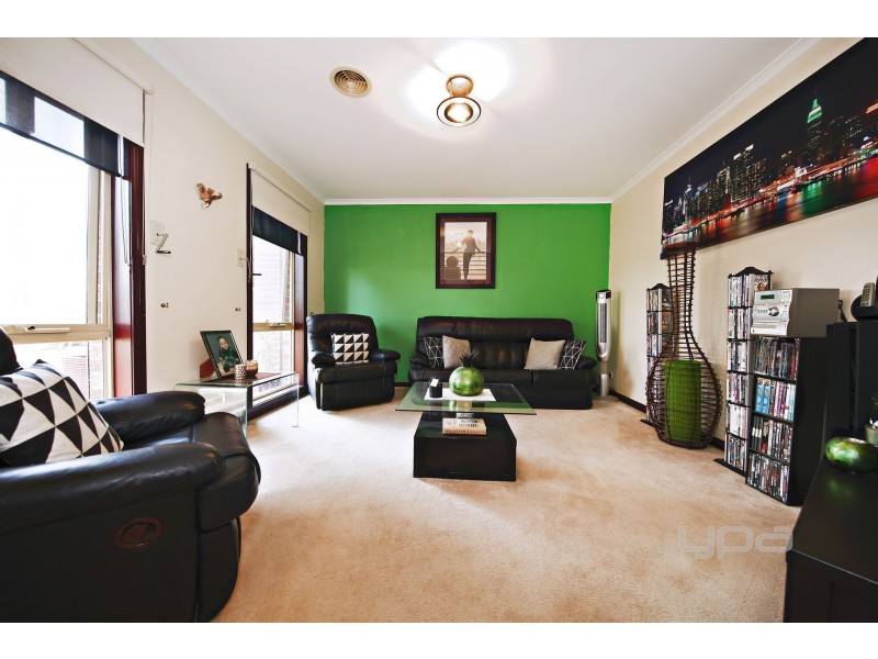 2 Reedy Walk, Taylors Hill VIC 3037