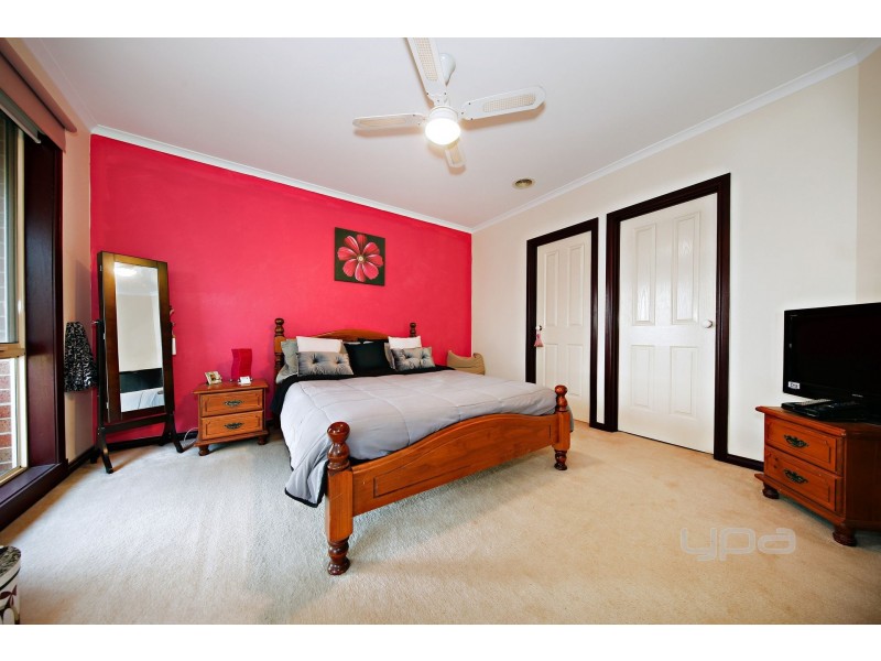 2 Reedy Walk, Taylors Hill VIC 3037