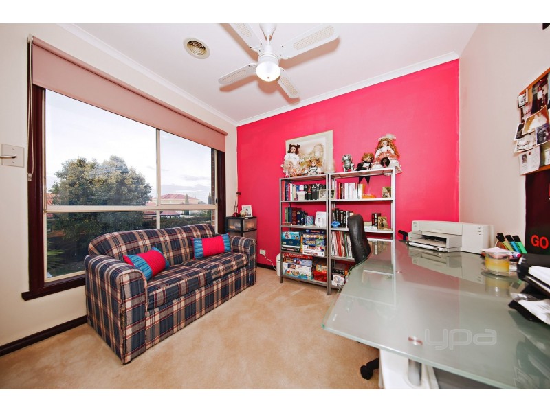 2 Reedy Walk, Taylors Hill VIC 3037