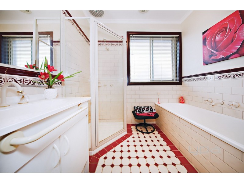 2 Reedy Walk, Taylors Hill VIC 3037