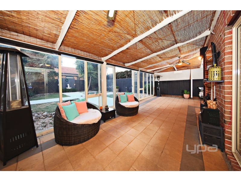 2 Reedy Walk, Taylors Hill VIC 3037