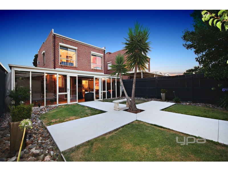2 Reedy Walk, Taylors Hill VIC 3037
