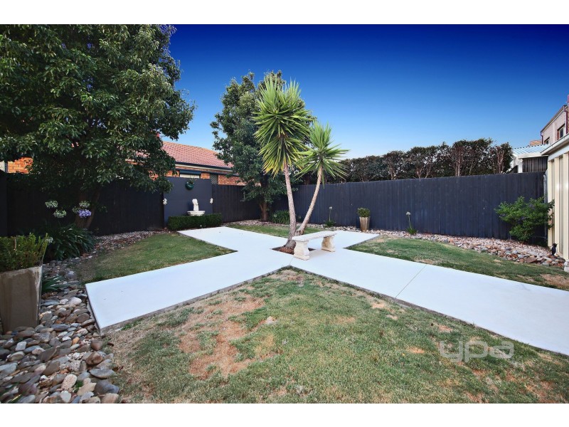 2 Reedy Walk, Taylors Hill VIC 3037