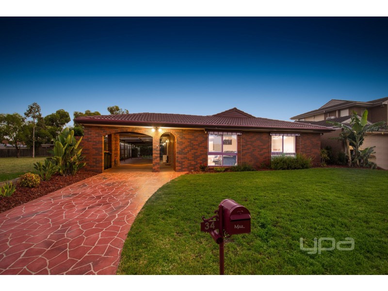 34 Angourie Crescent, Taylors Lakes VIC 3038