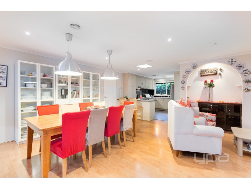 34 Angourie Crescent, Taylors Lakes VIC 3038