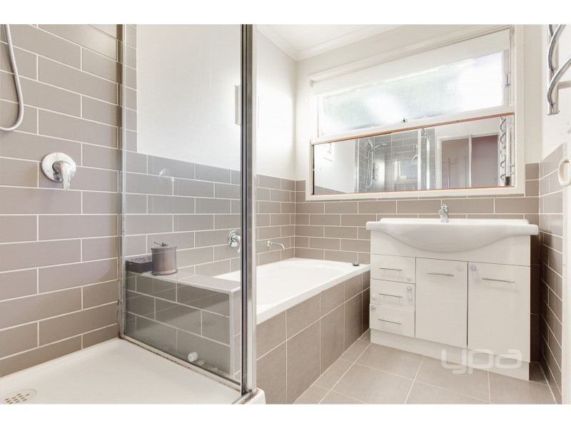 34 Angourie Crescent, Taylors Lakes VIC 3038