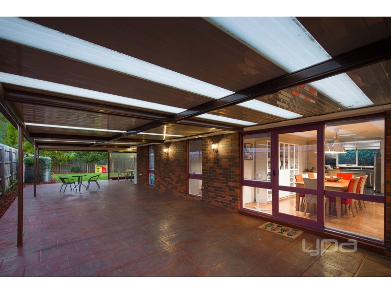 34 Angourie Crescent, Taylors Lakes VIC 3038