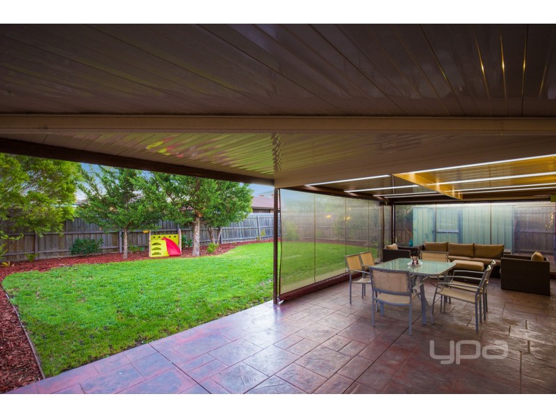 34 Angourie Crescent, Taylors Lakes VIC 3038