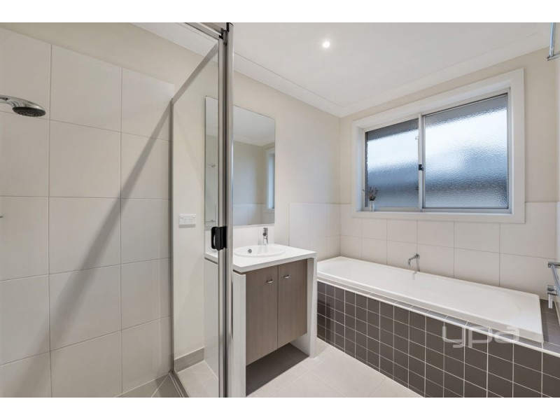 3 Omaroo Place, Taylors Hill VIC 3037