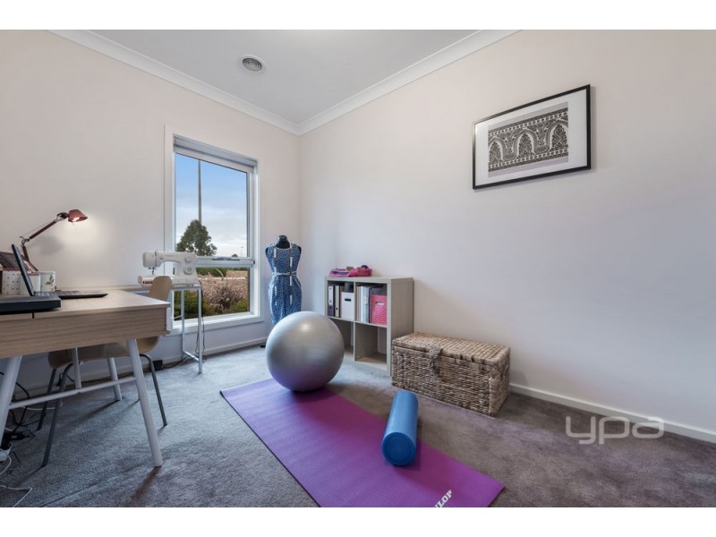 3 Omaroo Place, Taylors Hill VIC 3037