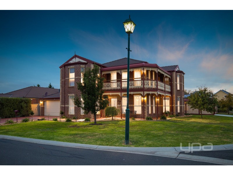 8 Smethwick Green, Caroline Springs VIC 3023