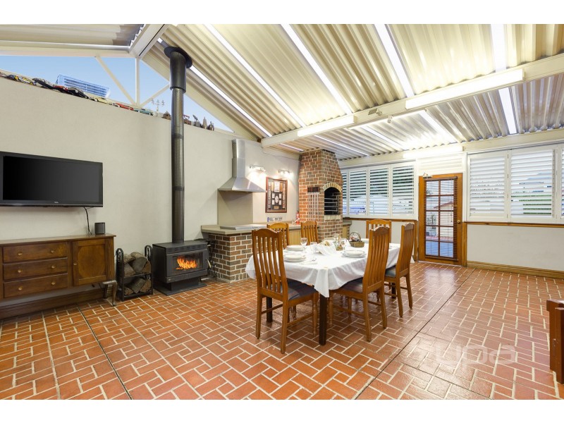 8 Smethwick Green, Caroline Springs VIC 3023