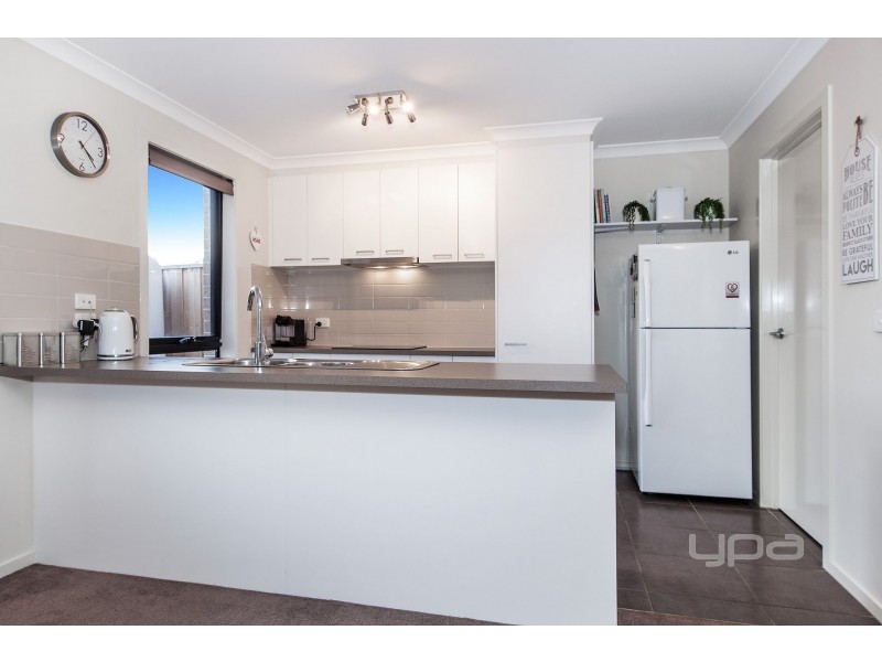 8/6 Highwood Drive, Hillside VIC 3037