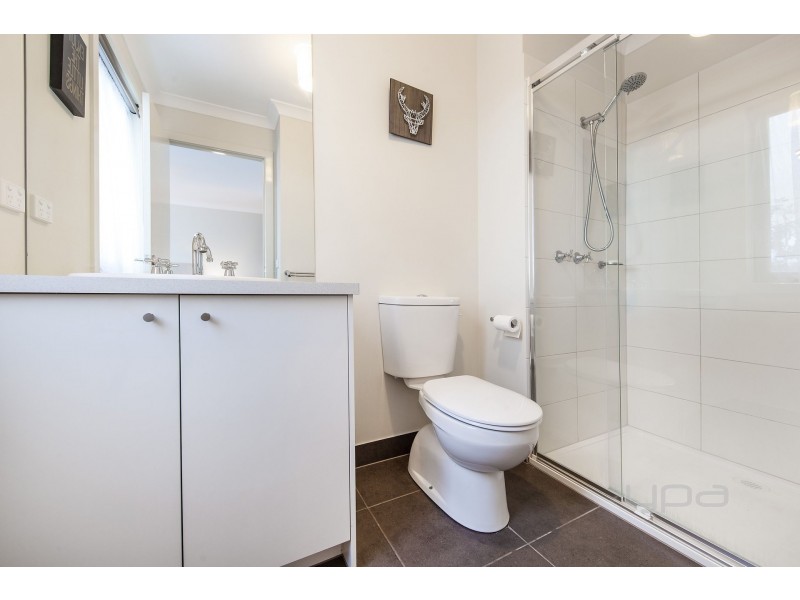 8/6 Highwood Drive, Hillside VIC 3037