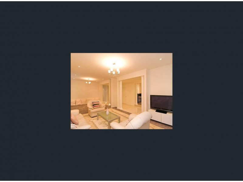 8 Roseleigh Boulevard, Sydenham VIC 3037