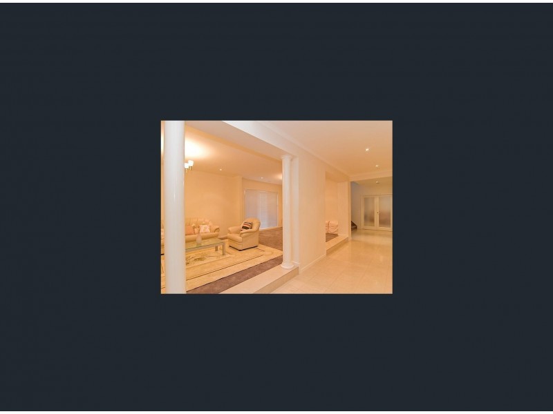 8 Roseleigh Boulevard, Sydenham VIC 3037