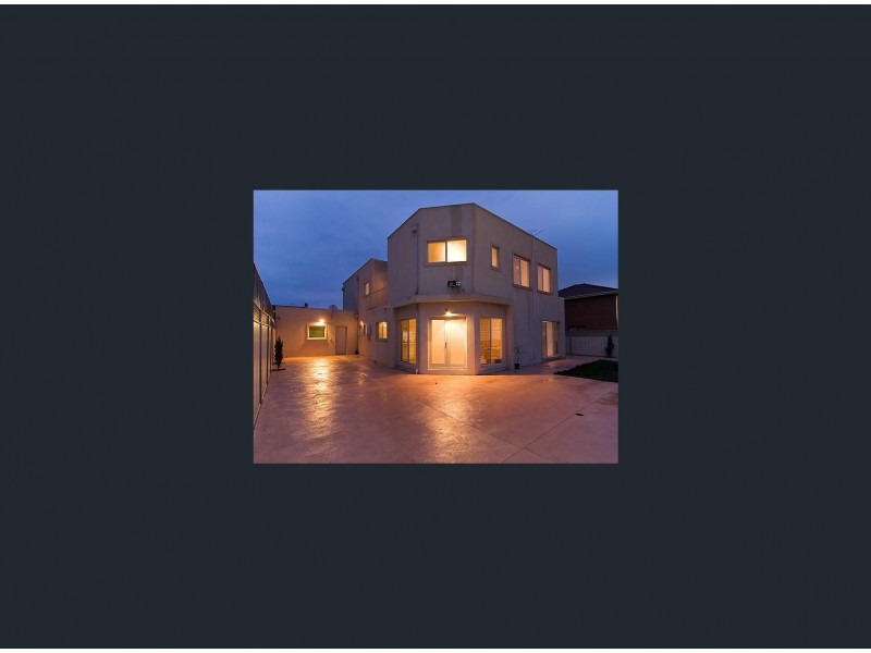 8 Roseleigh Boulevard, Sydenham VIC 3037