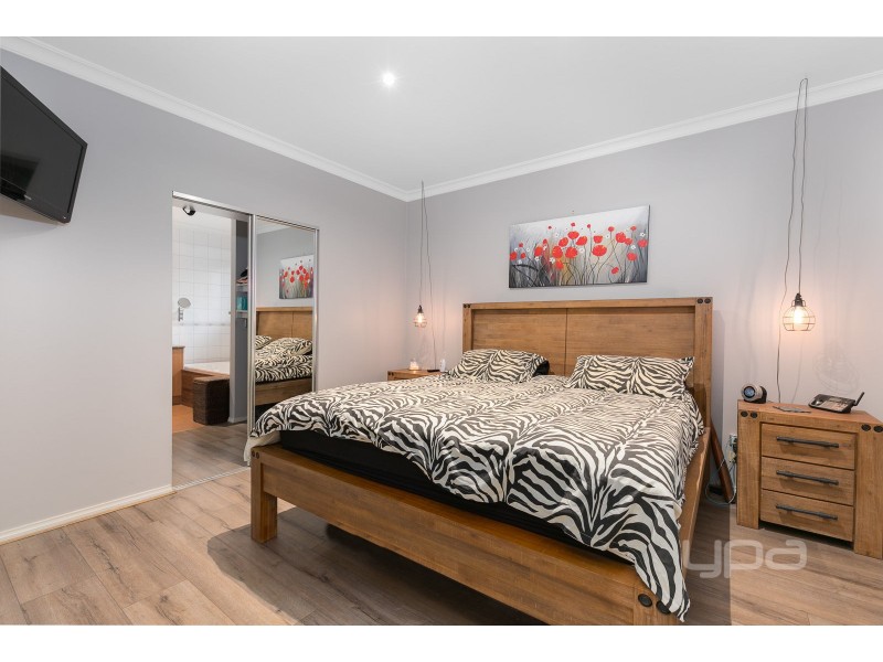 83 Catherine Drive, Hillside VIC 3037