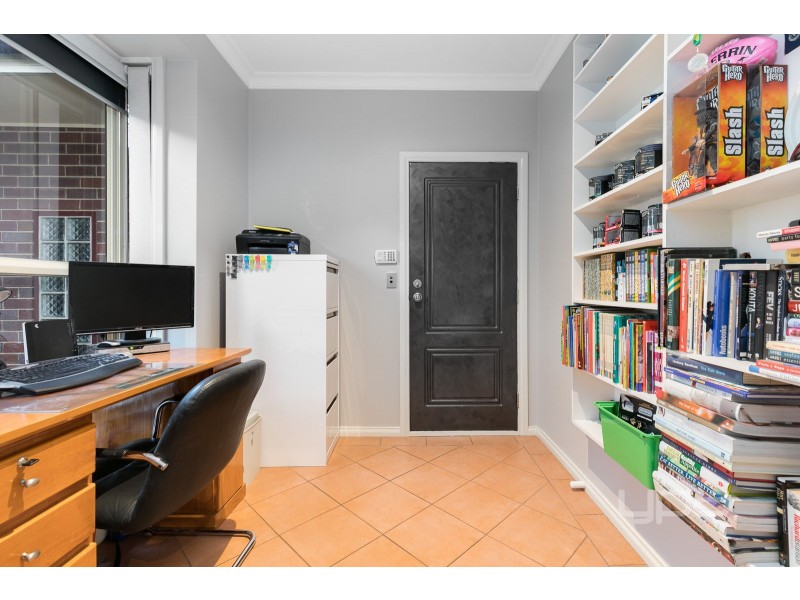 83 Catherine Drive, Hillside VIC 3037