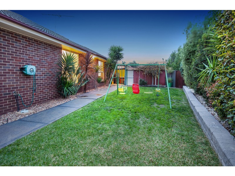 83 Catherine Drive, Hillside VIC 3037