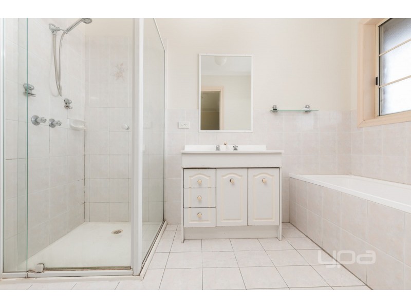 1/53A Pecks Road, Sydenham VIC 3037