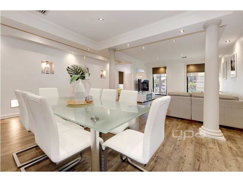 24 Albertine Crescent, Sydenham VIC 3037