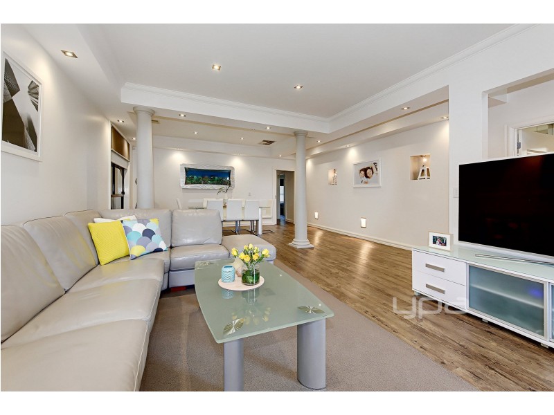 24 Albertine Crescent, Sydenham VIC 3037