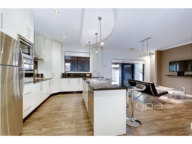 24 Albertine Crescent, Sydenham VIC 3037