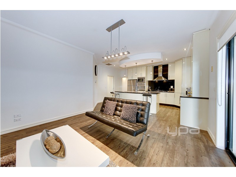 24 Albertine Crescent, Sydenham VIC 3037