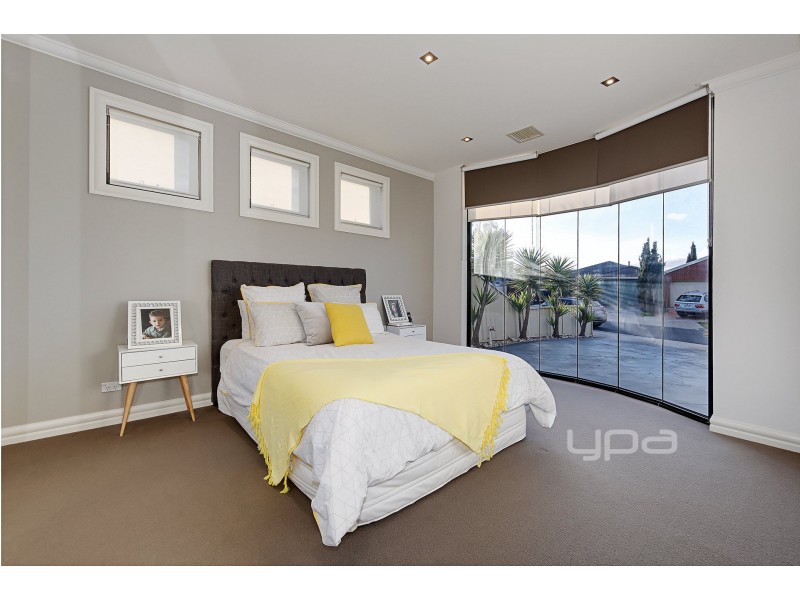 24 Albertine Crescent, Sydenham VIC 3037