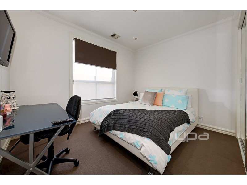 24 Albertine Crescent, Sydenham VIC 3037