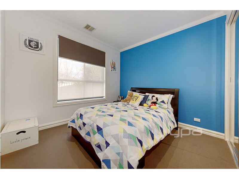 24 Albertine Crescent, Sydenham VIC 3037