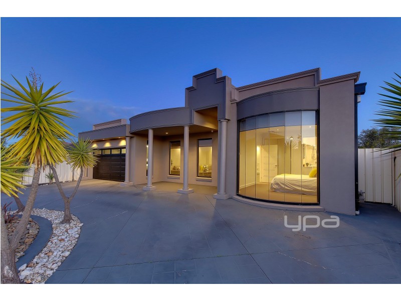 24 Albertine Crescent, Sydenham VIC 3037