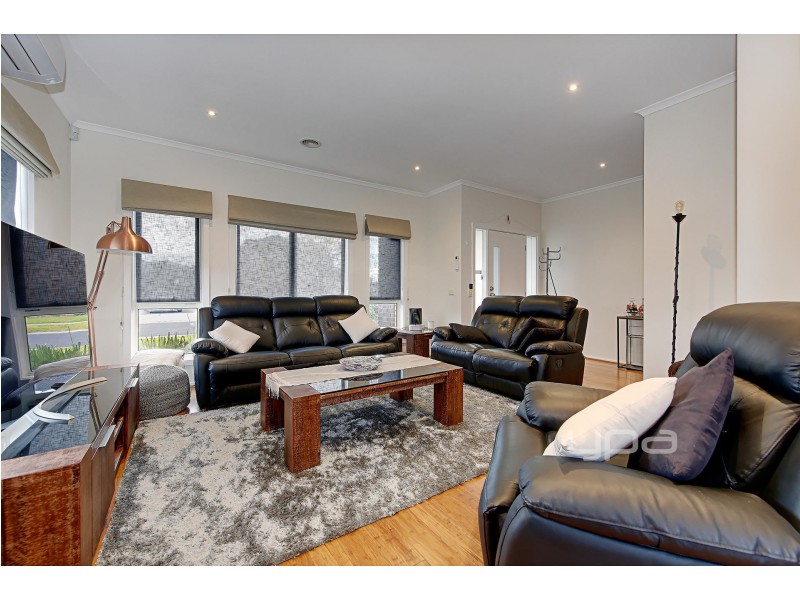 22 Garnet Way, Taylors Hill VIC 3037