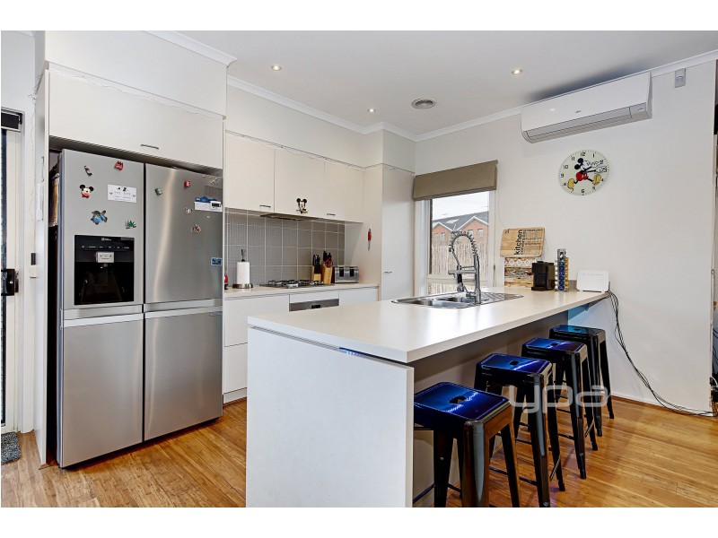 22 Garnet Way, Taylors Hill VIC 3037