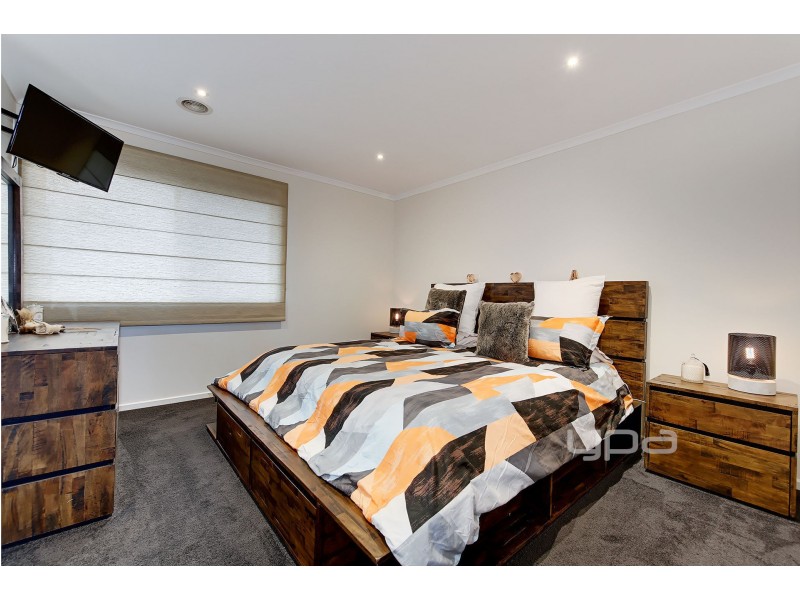 22 Garnet Way, Taylors Hill VIC 3037