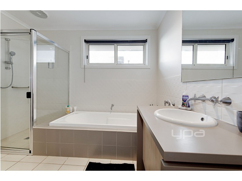 22 Garnet Way, Taylors Hill VIC 3037