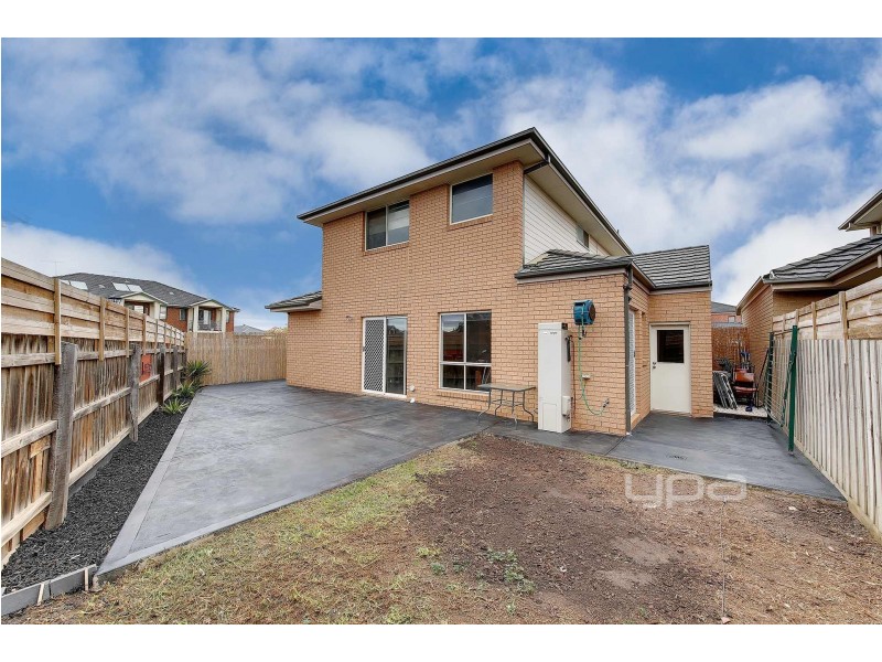 22 Garnet Way, Taylors Hill VIC 3037