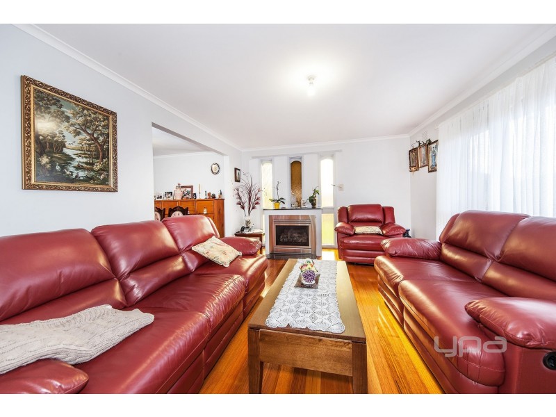 12 Cumbernauld Crescent, Deer Park VIC 3023