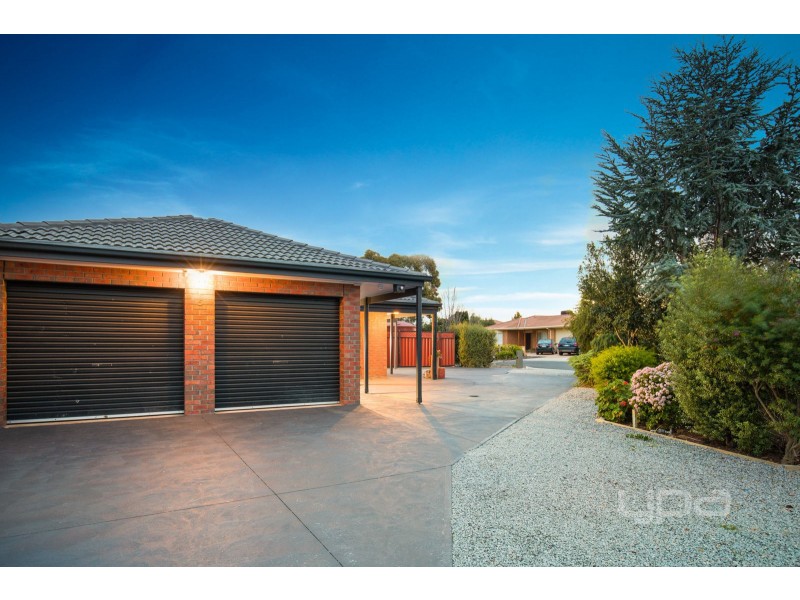 5 Lentini Place, Taylors Lakes VIC 3038