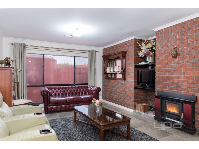 5 Lentini Place, Taylors Lakes VIC 3038