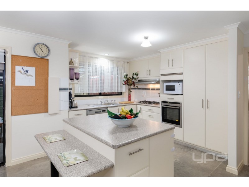 5 Lentini Place, Taylors Lakes VIC 3038