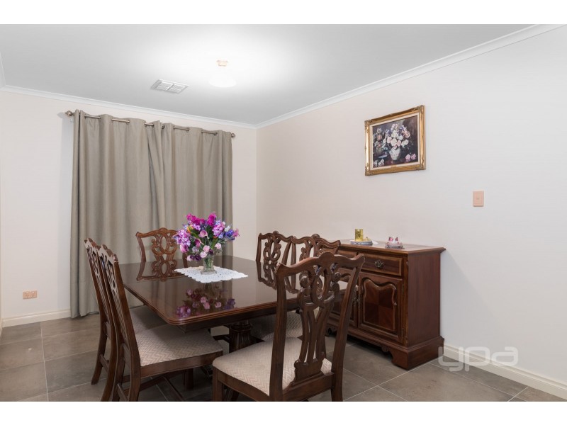 5 Lentini Place, Taylors Lakes VIC 3038