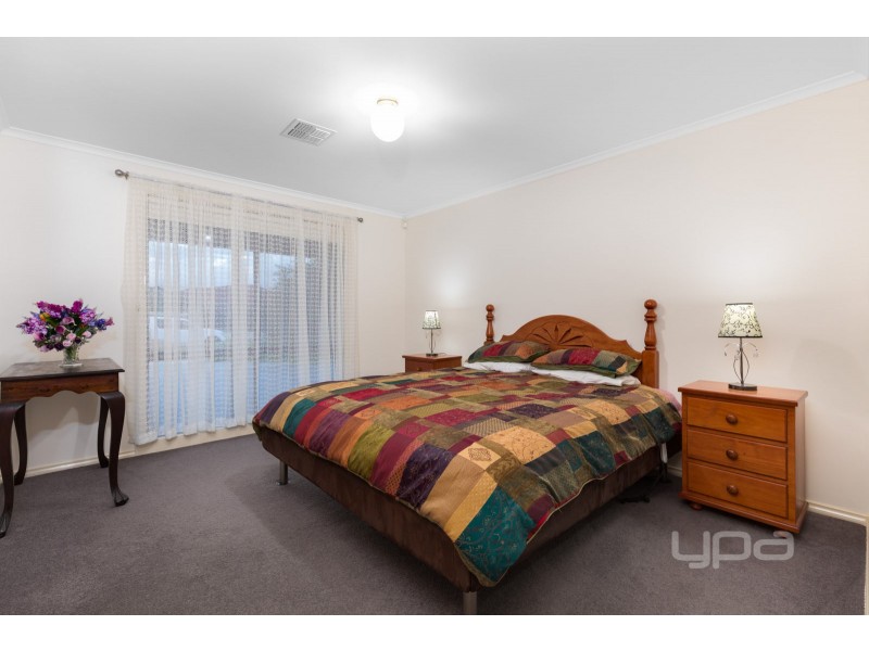 5 Lentini Place, Taylors Lakes VIC 3038